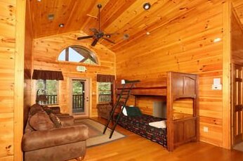 Bearskin Lodge - Photo3