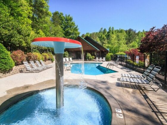 Blue Mist View 2 Bedrooms Pool Access Hot Tub Fireplace HDTV Sleeps 6