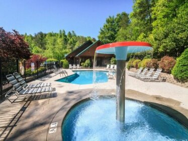 Blue Mist View 2 Bedrooms Pool Access Hot Tub Fireplace HDTV Sleeps 6