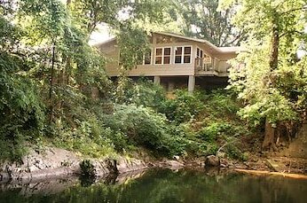 River Cottage 3 Bedroom Downtown Home with Hot Tub