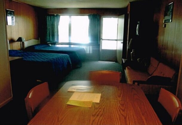 Dixon Lake Resort Motel - Photo2