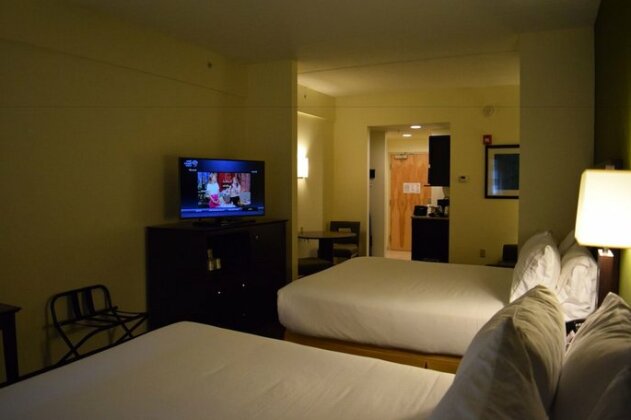 Holiday Inn Express & Suites Geneva Finger Lakes - Photo5