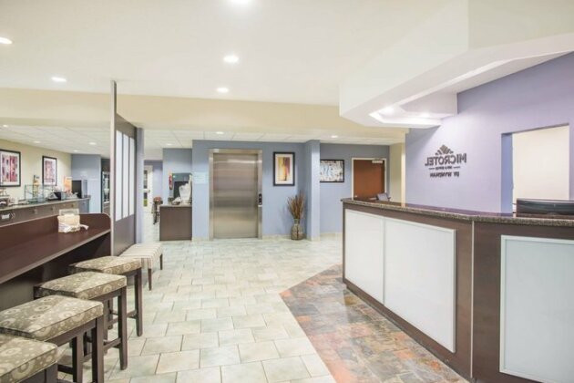 Microtel Inn and Suites by Wyndham - Geneva - Photo2