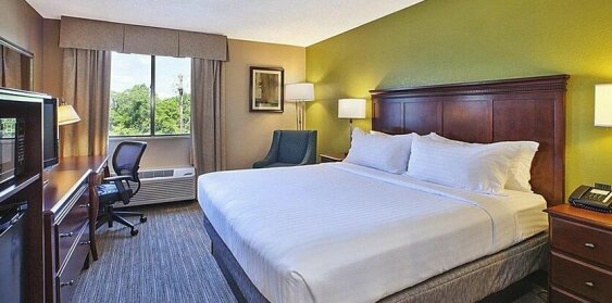 Holiday Inn Express and Suites Germantown