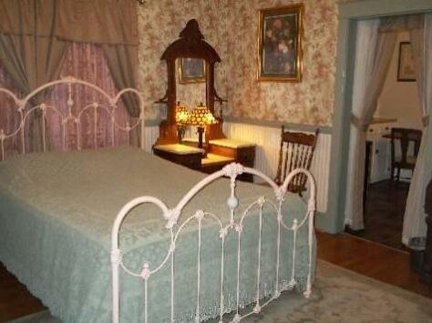 A Sentimental Journey Bed and Breakfast - Photo3