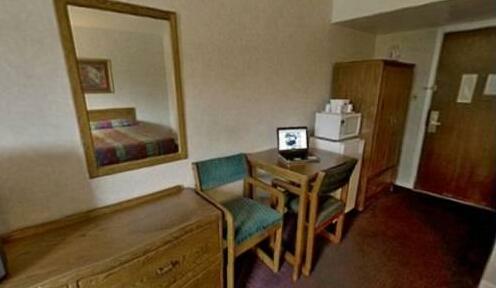 Budgetel Inn and Suites - Glen Ellyn - Photo2