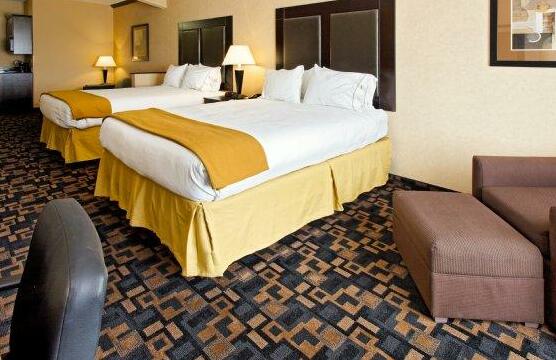 Holiday Inn Express & Suites Glen Rose - Photo2