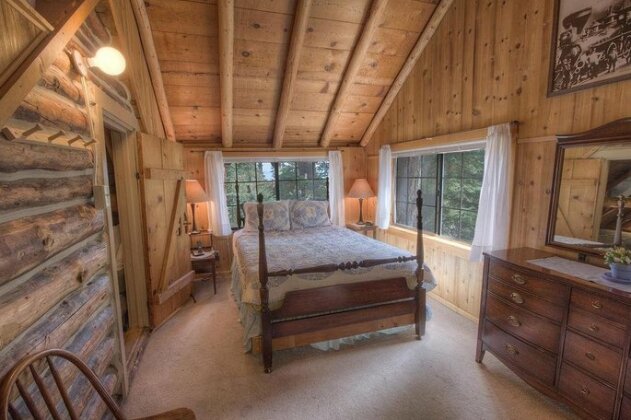 Peace in Authentic Log Cabin - Photo3