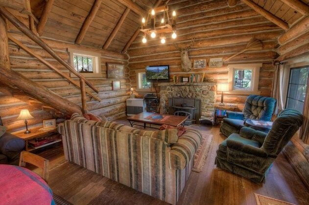 Peace in Authentic Log Cabin - Photo4