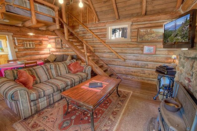 Peace in Authentic Log Cabin - Photo5