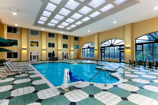 La Quinta Inn & Suites Milwaukee Bayshore Area - Photo4