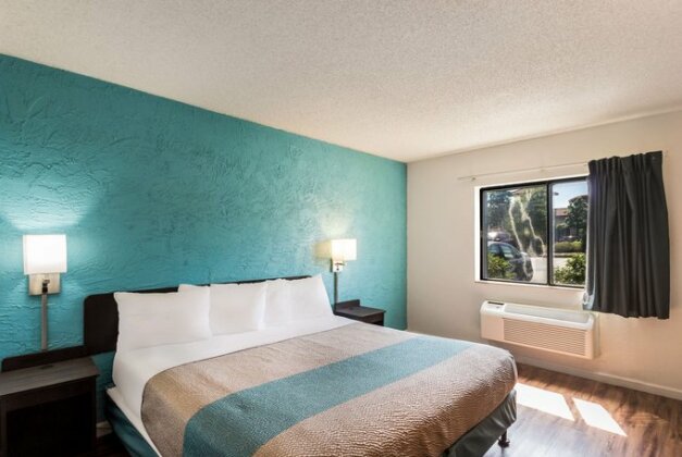 Motel 6 Glendale WI - Photo4
