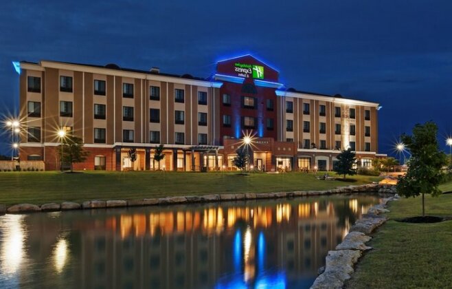 Holiday Inn Express & Suites Glenpool - Photo2