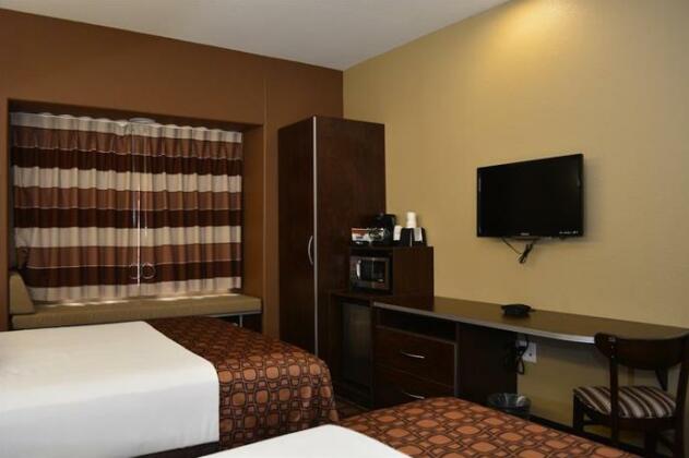 Microtel Inn & Suites Gonzales - Photo5