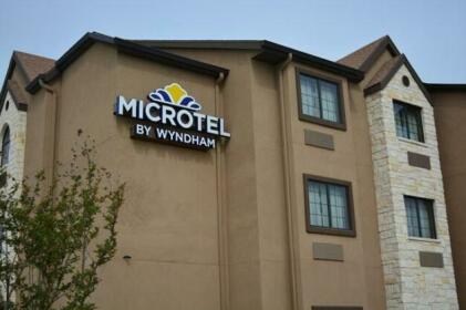 Microtel Inn & Suites Gonzales