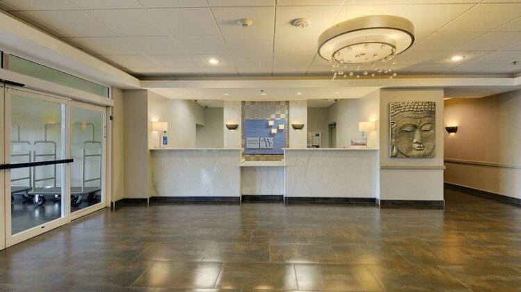 Holiday Inn Express & Suites Gonzales - Photo3