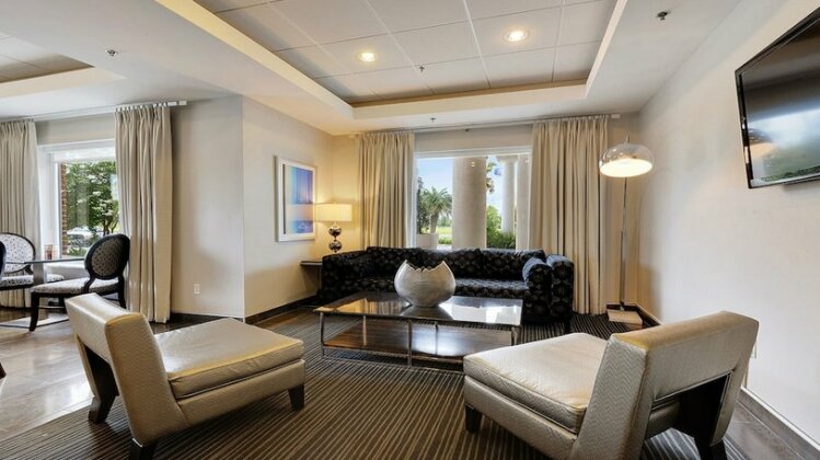 Holiday Inn Express & Suites Gonzales - Photo5