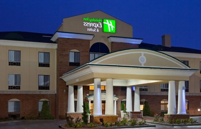 Holiday Inn Express Hotel & Suites Goshen - Photo2