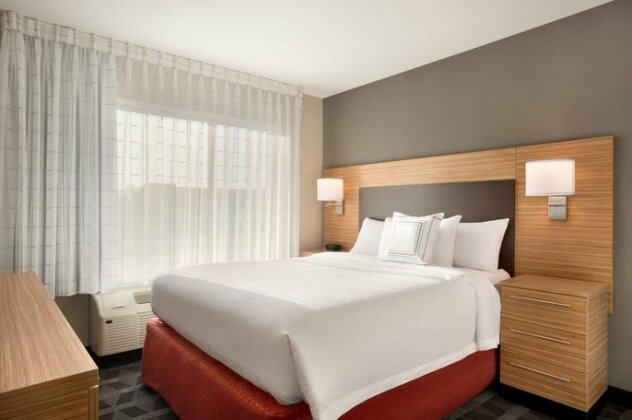 TownePlace Suites by Marriott Milwaukee Grafton - Photo2