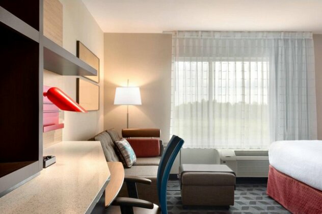 TownePlace Suites by Marriott Milwaukee Grafton - Photo3