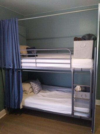 Moxy Meadows Hostel - Safe Affordable Beds - Photo2