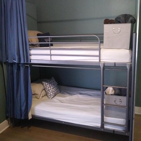 Moxy Meadows Hostel - Safe Affordable Beds - Photo3