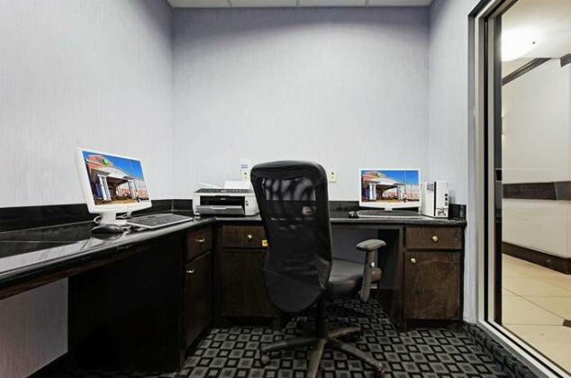 Holiday Inn Express & Suites Graham - Photo3