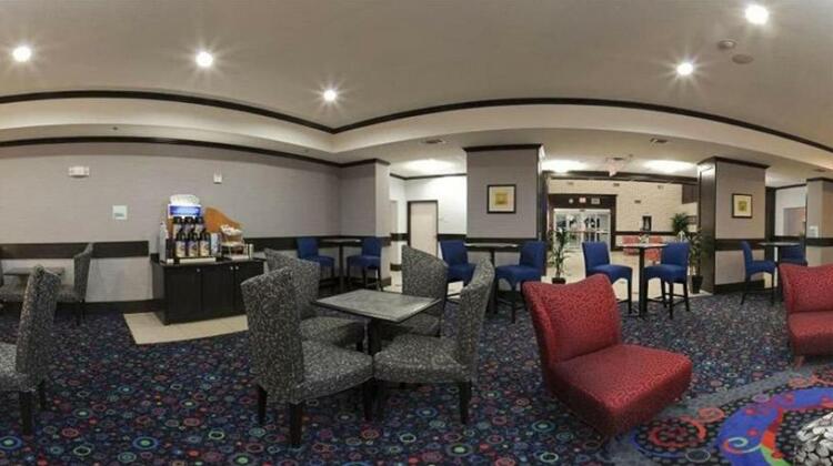 Holiday Inn Express & Suites Graham - Photo4