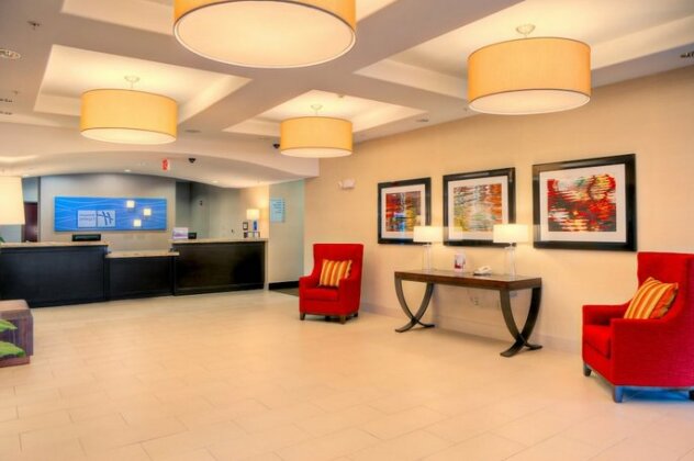 Holiday Inn Express and Suites Granbury - Photo2