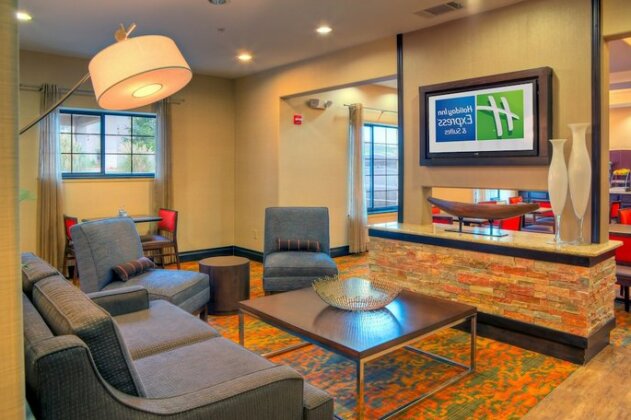 Holiday Inn Express and Suites Granbury - Photo3