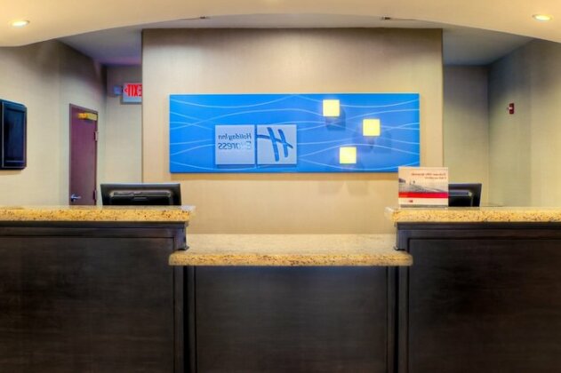 Holiday Inn Express and Suites Granbury - Photo4
