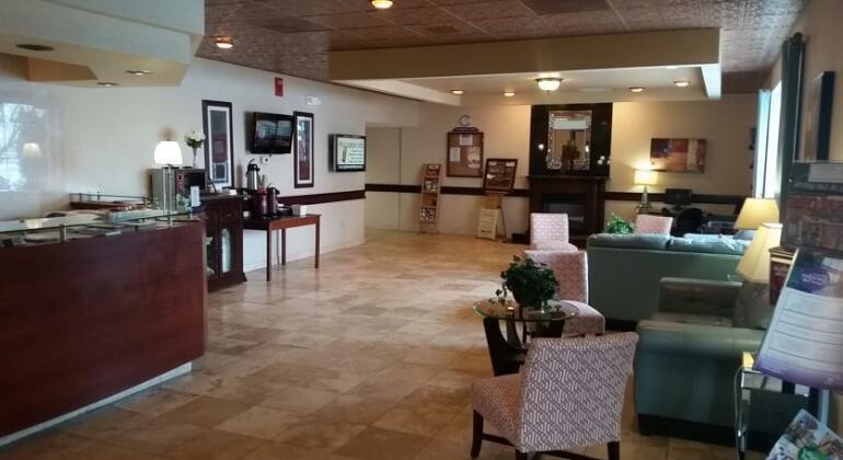Grand Forks Inn & Suites - Photo3