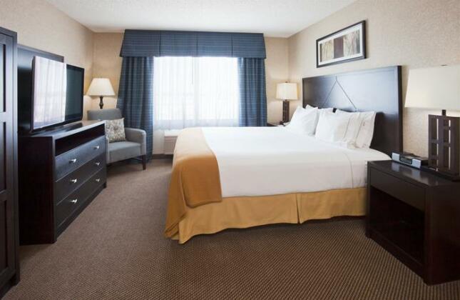 Holiday Inn Express Hotel & Suites Grand Forks - Photo3