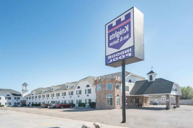 Knights Inn and Suites - Grand Forks - Photo2