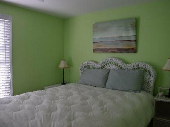 Looking Glass Bed and Breakfast - Photo2