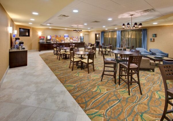 Holiday Inn Express Hotel & Suites Grand Island - Photo5
