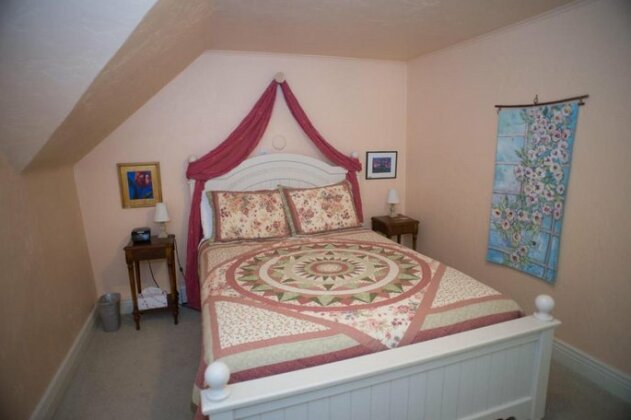 Willow Pond Bed and Breakfast - Photo4