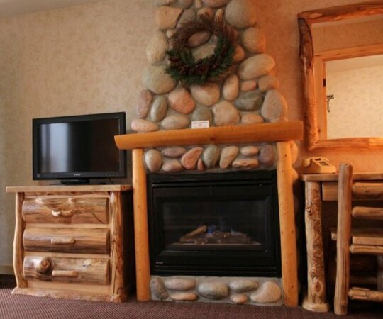 Spirit Lake Lodge & Snowmobile Rentals - Photo2