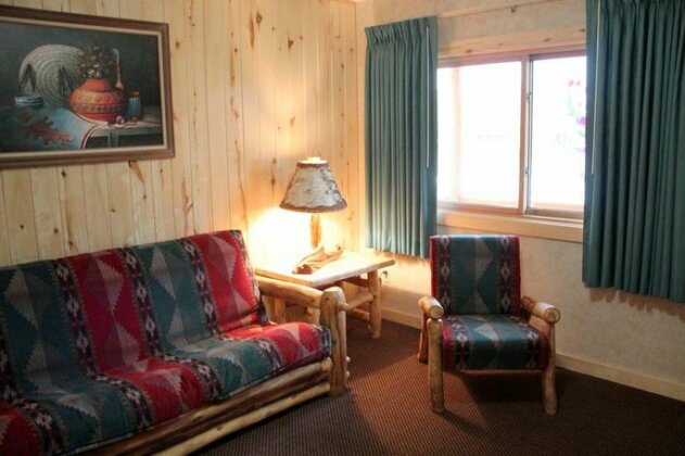 Spirit Lake Lodge & Snowmobile Rentals - Photo4