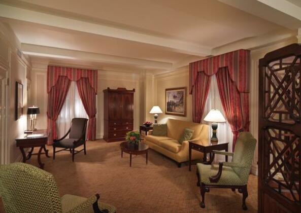Amway Grand Plaza Hotel Curio Collection by Hilton - Photo2