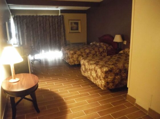 Budgetel Inn & Suites Hotel - Photo2