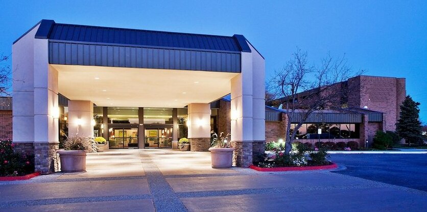 Crowne Plaza Hotel Grand Rapids - Airport - Photo2