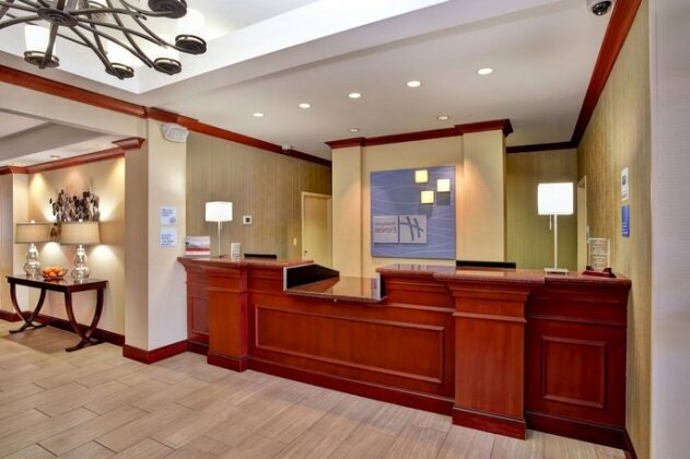 Holiday Inn Express Hotel & Suites Grand Rapids-North - Photo3