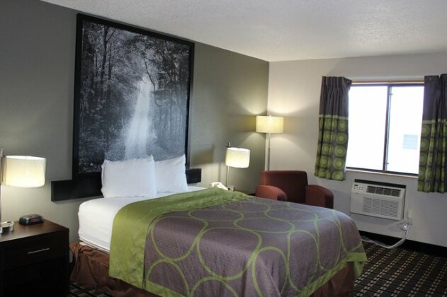 Super 8 by Wyndham Wyoming Grand Rapids Area Hotel - Photo4