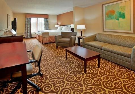 Holiday Inn Express Hotel & Suites Kansas City - Grandview - Photo5