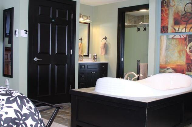 PrairieSide Suites Luxury Bed & Breakfast - Photo4