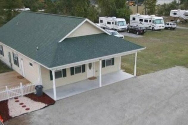 Moonlight Lake RV Park and Cottages - Photo2