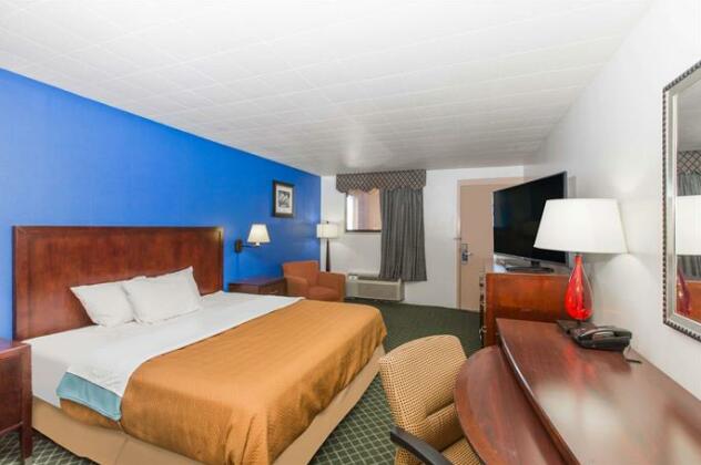 Travelodge by Wyndham Great Bend - Photo5