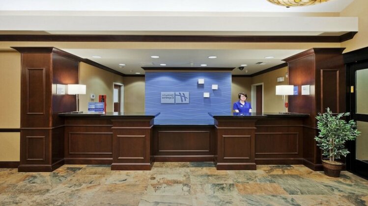 Holiday Inn Express and Suites Great Falls - Photo3