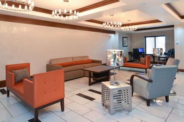 Holiday Inn Express & Suites Greenfield - Photo3